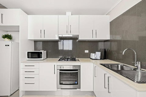 Private Single Room - Conveniently Located At Glebe - Shared Bathroom - Newcastle Accommodation 3