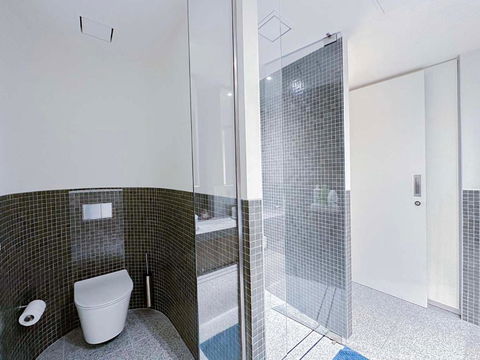 Pyrmont Guest House Air-Con - New Castle Tourism 1