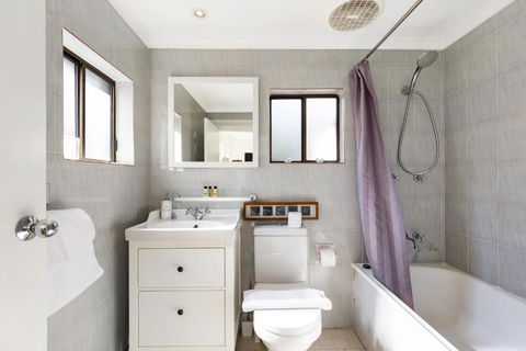 Pyrmont Self-Contained Terrace House (64 BUL) - New Castle Tourism 3