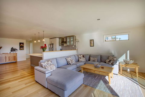 Quarterdeck Apartment - Newcastle Accommodation 1
