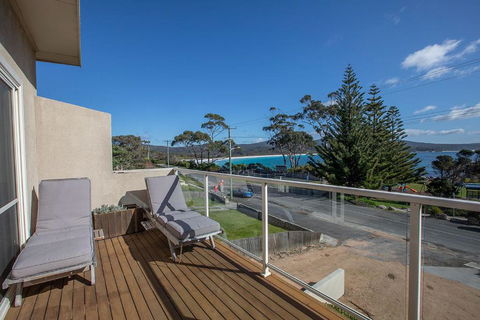 Quarterdeck Apartment - Newcastle Accommodation 0