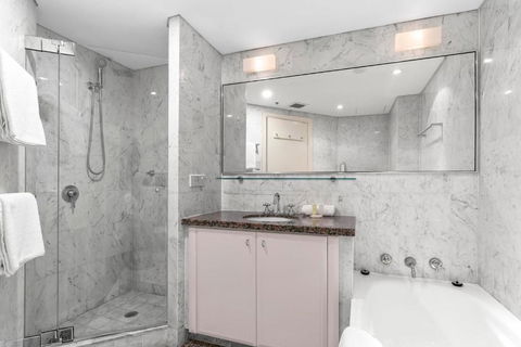 Quay West 2302 Self-Catering - Newcastle Accommodation 2