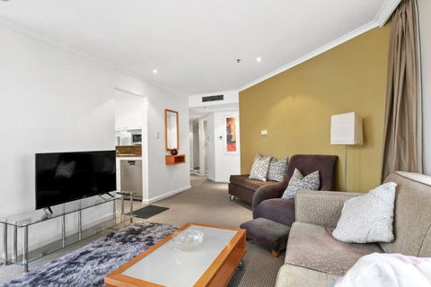 Quay West 2302 Self-Catering - Newcastle Accommodation 3