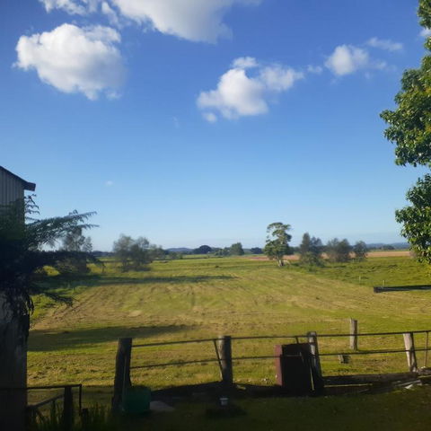 QUIET PROPERTY BY THE RIVER - Newcastle Accommodation 1