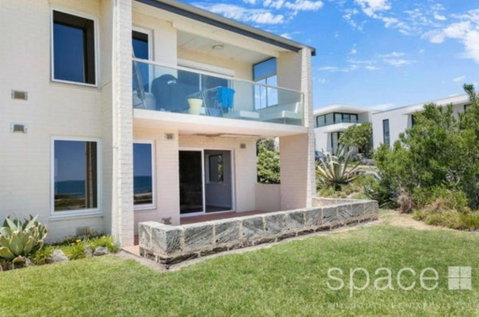 Quintessential Oceanview Apartment In Cottesloe - Newcastle Accommodation 3