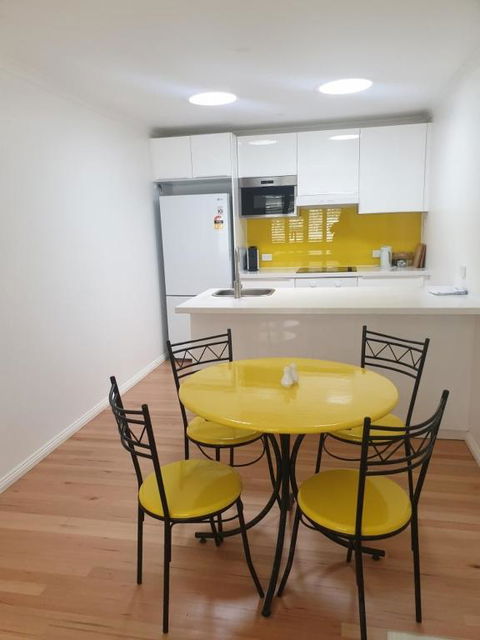 Race Course Apartments - New Castle Tourism 2