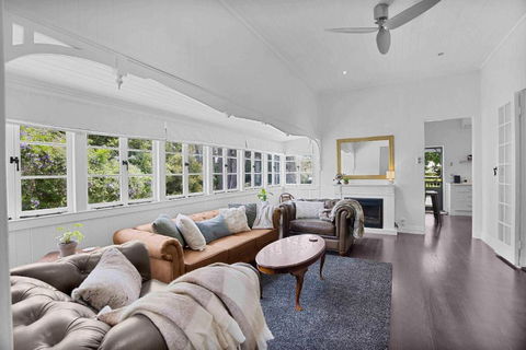 Rambling Roses - Newcastle Accommodation 3