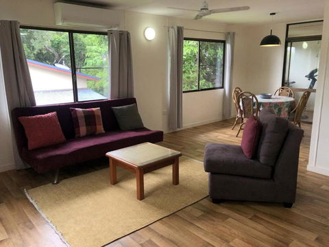 Red Door Cottage - Newcastle Accommodation 2