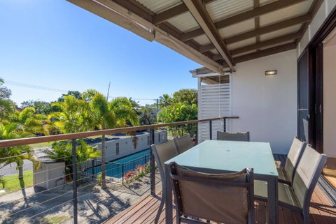Rainbow Surf 5 - Newcastle Accommodation 1