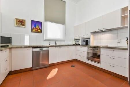 Aston On Church - Luxury Accommodation - Newcastle Accommodation 3