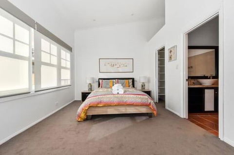 Aston On Church - Luxury Accommodation - Newcastle Accommodation 2