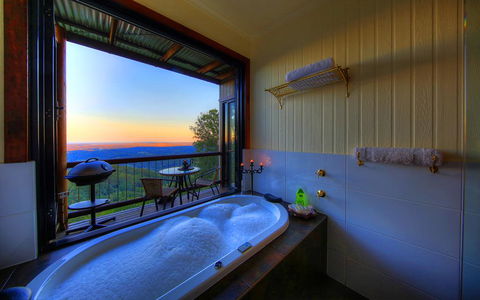At Remingtons Private Cottages & Lodge - Newcastle Accommodation 0