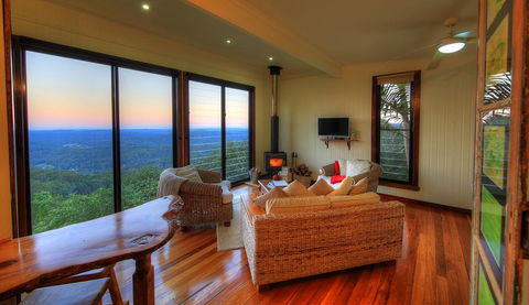 At Remingtons Private Cottages & Lodge - Newcastle Accommodation 3