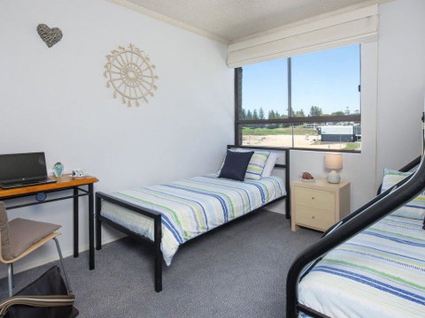 At The Beach - Kiama Surf Beach At Your Doorstep - Newcastle Accommodation 3