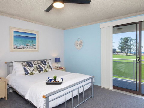At The Beach - Kiama Surf Beach At Your Doorstep - Newcastle Accommodation 2