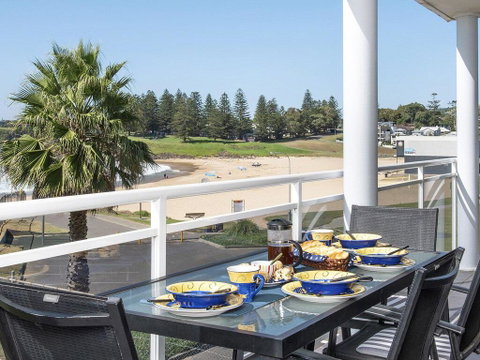 At The Beach - Kiama Surf Beach At Your Doorstep - Newcastle Accommodation 1