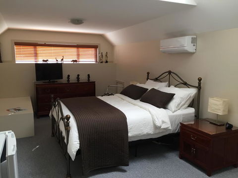 Atina Rocks Country Homestead - Newcastle Accommodation 0