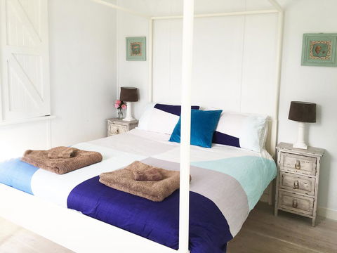 Aurora Beachfront Cottage - New Castle Tourism 1