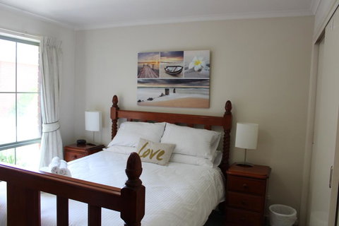 Australian Home Away Ringwood Bardia - Newcastle Accommodation 2