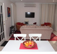Azalea Villa - Close to the City of Perth - Newcastle Accommodation