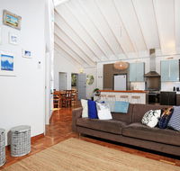 Balena  Culburra - Pet Friendly - 1 Min Walk to Beach - New Castle Tourism