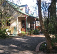 Ballarat cottages incorporating yarrowee cottage and Admirals cottage - New Castle Tourism