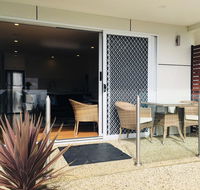 Balmoral Apartment Binalong Bay - New Castle Tourism