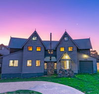 Banjo's Chalet alpine-getaways - Newcastle Accommodation