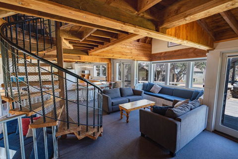 Banjo's Chalet, Alpine-getaways - Newcastle Accommodation 3