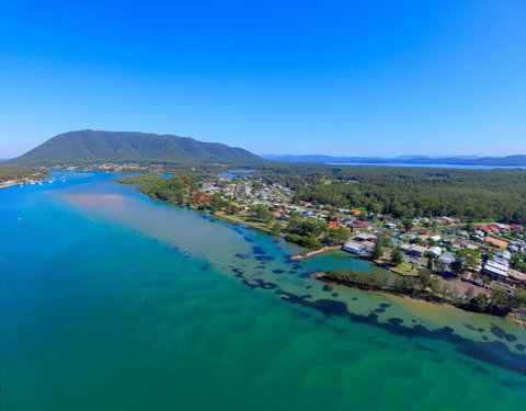 BANYANDAH 557 Ocean Drive NH - Newcastle Accommodation 1