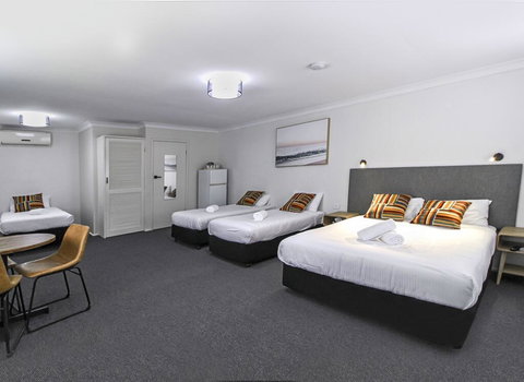 Batemans Bay Hotel - New Castle Tourism 2