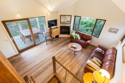 BAY VIEWS ON MANNA - DROMANA - Newcastle Accommodation 1