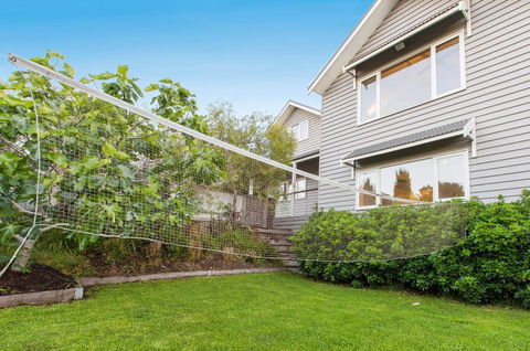 BAY VIEWS ON MANNA - DROMANA - Newcastle Accommodation 0