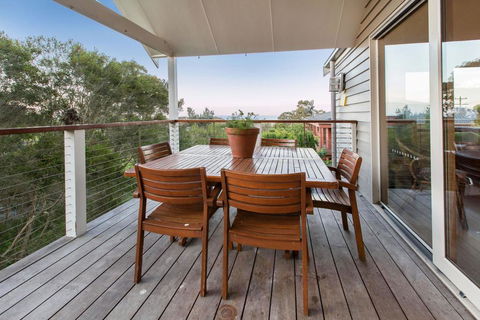 BAY VIEWS ON MANNA - DROMANA - Newcastle Accommodation 2