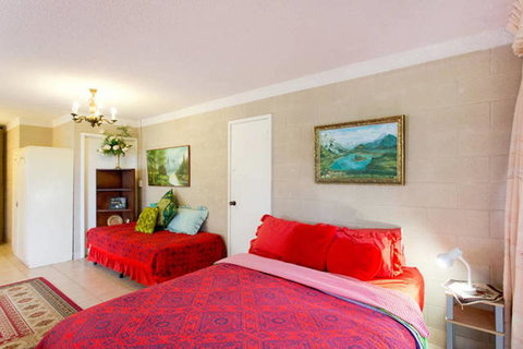 Beach Haven Studio - Newcastle Accommodation 1