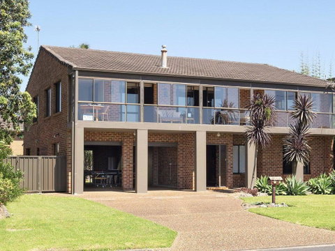 Beach House On Jones Beach - Kiama Accommodation - Newcastle Accommodation 0