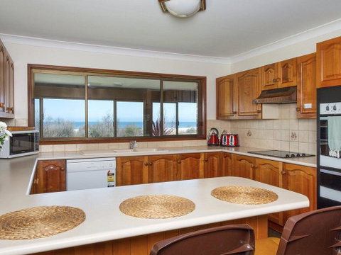 Beach House On Jones Beach - Kiama Accommodation - Newcastle Accommodation 3