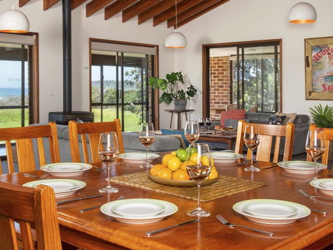 Beach House On Jones Beach - Kiama Accommodation - Newcastle Accommodation 2