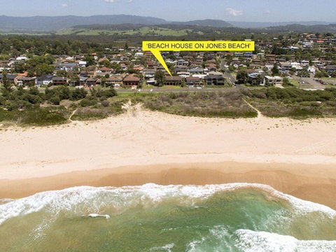 Beach House On Jones Beach - Kiama Accommodation - Newcastle Accommodation 1