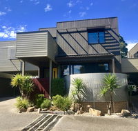 Beach Retreat Townhouse - Newcastle Accommodation