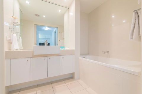 Beaches On Lammermoor Apartments - Newcastle Accommodation 3