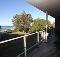 BEACHFRONT 3- 3/12 Bundella Ave LC - Newcastle Accommodation