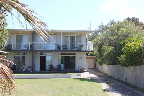 BEACHFRONT 3- 3/12 Bundella Ave LC - Newcastle Accommodation 3