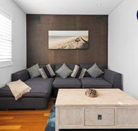 BEACHFRONT APARTMENT // DREAM LOCATION // CLOEY2 - Newcastle Accommodation