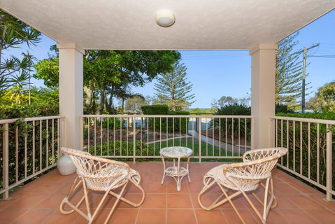 Beachfront On Marine - Newcastle Accommodation 0