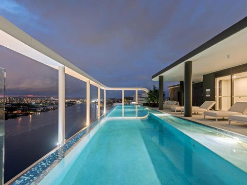 Rivello Apartments - Free Secure Car Park, 6km To City, Ferry Terminal, Eat Street, Rooftop Pool, Sauna, Portside Dinning - Newcastle Accommodation 0