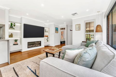 Redbrick Retreat - Generous Coastal Escape - Newcastle Accommodation 1