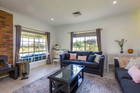 Redims Hill Cottage - New Castle Tourism 1