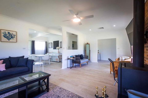 Redims Hill Cottage - New Castle Tourism 3