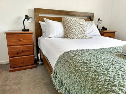 Reel Close! Walk To Everything. Sleeps 6 - Newcastle Accommodation 2